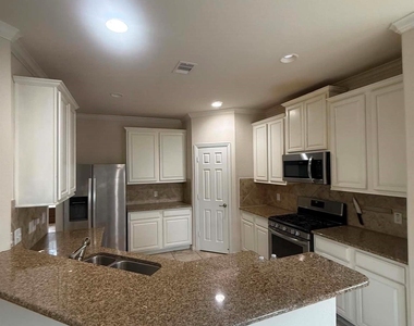 19806 Amber Village Lane - Photo Thumbnail 16
