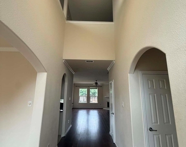 19806 Amber Village Lane - Photo Thumbnail 6