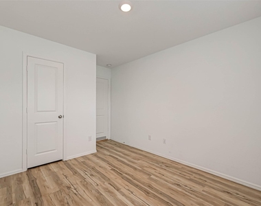 3426 Golden Amber Court - Photo Thumbnail 8