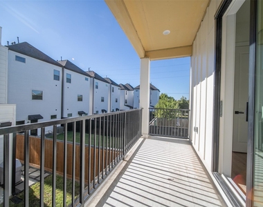 2722 Nagle Street - Photo Thumbnail 7
