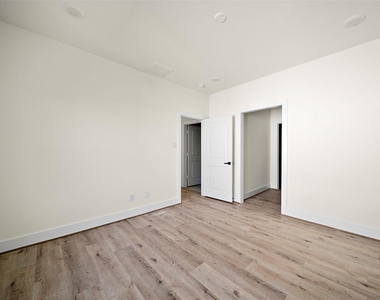 2722 Nagle Street - Photo Thumbnail 14