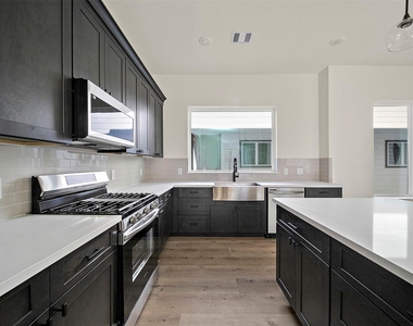 2722 Nagle Street - Photo Thumbnail 20