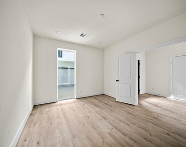2722 Nagle Street - Photo Thumbnail 9