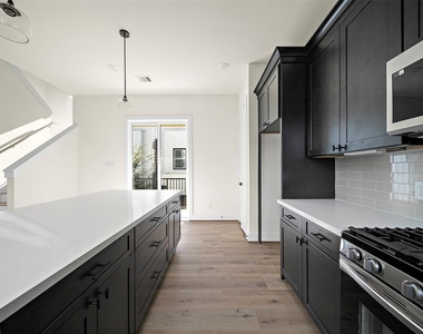 2722 Nagle Street - Photo Thumbnail 6