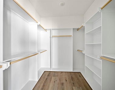 2722 Nagle Street - Photo Thumbnail 5
