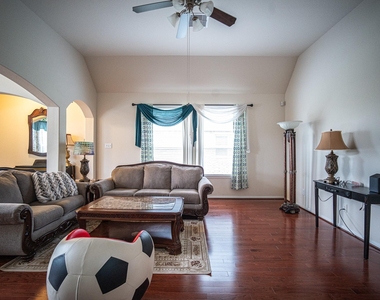 4138 Falvel Shadow Creek Drive - Photo Thumbnail 7