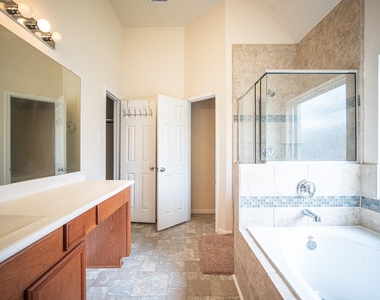 4138 Falvel Shadow Creek Drive - Photo Thumbnail 18