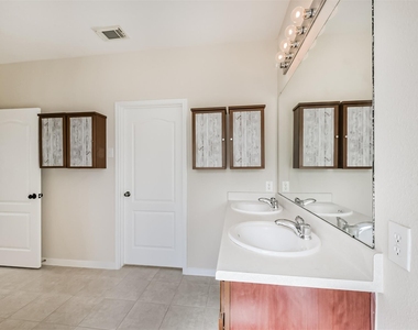 2601 Hewn Rock Way - Photo Thumbnail 22