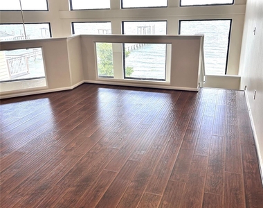 807 Kipp Avenue - Photo Thumbnail 8