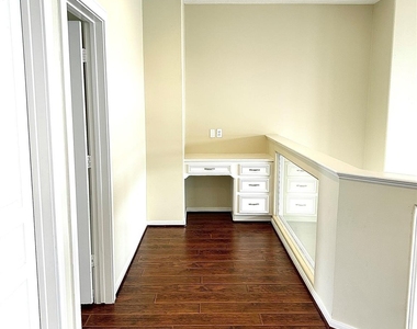 807 Kipp Avenue - Photo Thumbnail 9