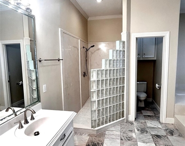 807 Kipp Avenue - Photo Thumbnail 7