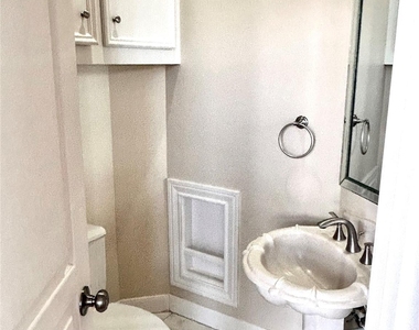 807 Kipp Avenue - Photo Thumbnail 4