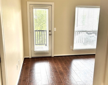 807 Kipp Avenue - Photo Thumbnail 13