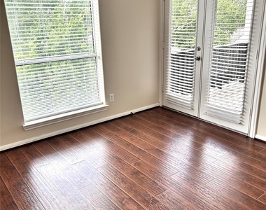 807 Kipp Avenue - Photo Thumbnail 10