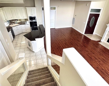807 Kipp Avenue - Photo Thumbnail 18