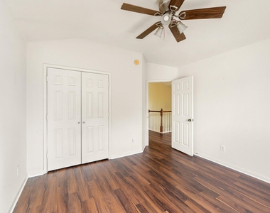 10003 Lynette Falls Drive - Photo Thumbnail 31