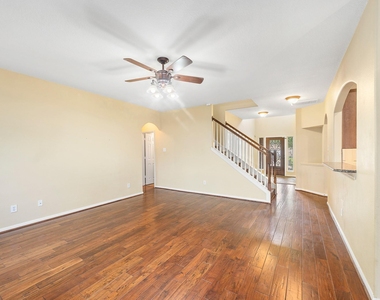 10003 Lynette Falls Drive - Photo Thumbnail 18
