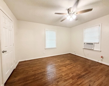 824 S Anderson Street - Photo Thumbnail 10