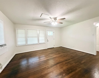 824 S Anderson Street - Photo Thumbnail 1