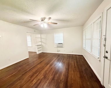 824 S Anderson Street - Photo Thumbnail 4