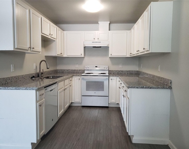 628 Luke Street - Photo Thumbnail 7