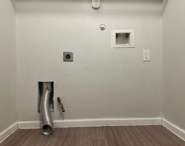 628 Luke Street - Photo Thumbnail 12