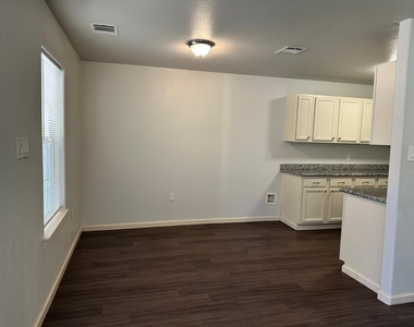 628 Luke Street - Photo Thumbnail 5