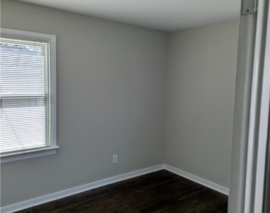 121 E Magruder Road - Photo Thumbnail 5