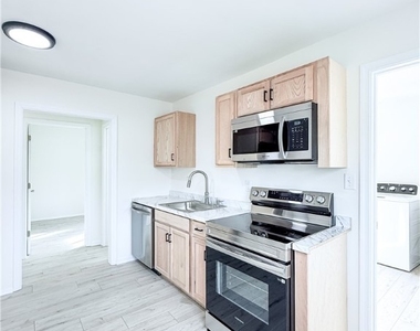 2706 Selden Street - Photo Thumbnail 5