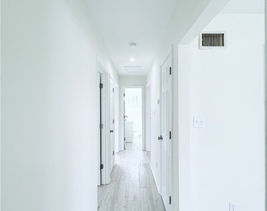 2706 Selden Street - Photo Thumbnail 8