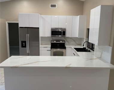1325 Sw 28th Street - Photo Thumbnail 4