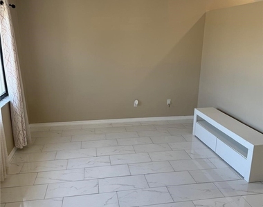 1325 Sw 28th Street - Photo Thumbnail 2