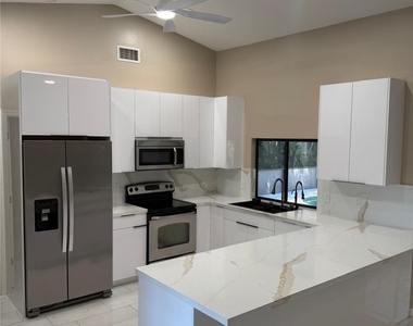 1325 Sw 28th Street - Photo Thumbnail 3