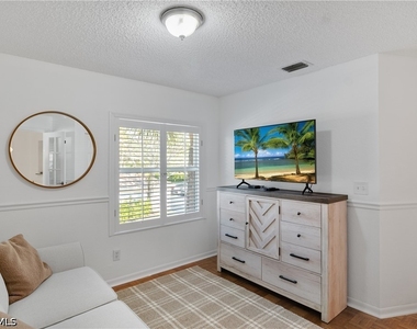 1044 Woodshire Lane - Photo Thumbnail 8