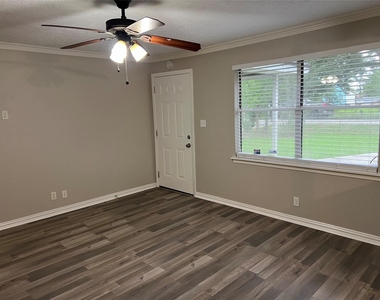 9505 Everglade Drive - Photo Thumbnail 4