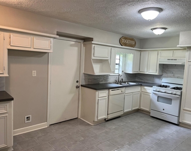 9505 Everglade Drive - Photo Thumbnail 12