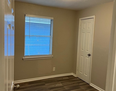 9505 Everglade Drive - Photo Thumbnail 18