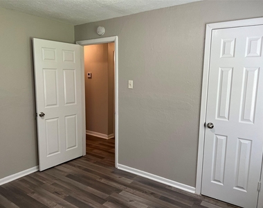 9505 Everglade Drive - Photo Thumbnail 16