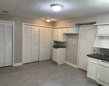 9505 Everglade Drive - Photo Thumbnail 10