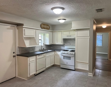 9505 Everglade Drive - Photo Thumbnail 13
