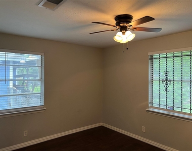 9505 Everglade Drive - Photo Thumbnail 21