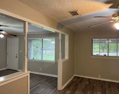 9505 Everglade Drive - Photo Thumbnail 6