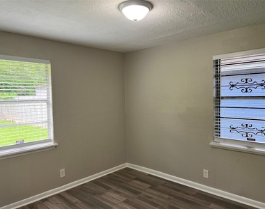 9505 Everglade Drive - Photo Thumbnail 15