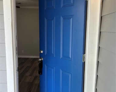 9505 Everglade Drive - Photo Thumbnail 3