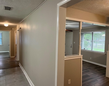 9505 Everglade Drive - Photo Thumbnail 8