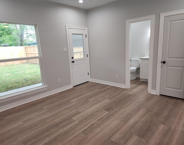 2651 Beaumont Avenue - Photo Thumbnail 10