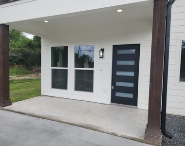 2651 Beaumont Avenue - Photo Thumbnail 3