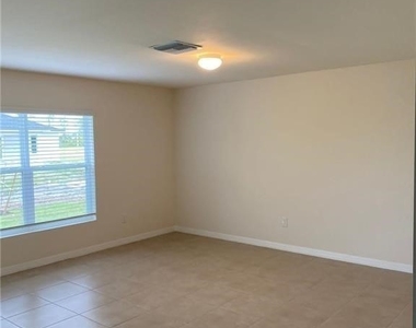 2213 Ne 33rd Street - Photo Thumbnail 13