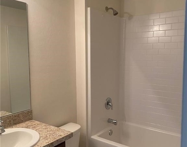 2213 Ne 33rd Street - Photo Thumbnail 17
