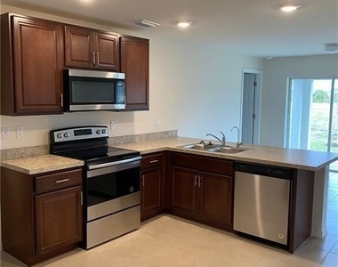 2213 Ne 33rd Street - Photo Thumbnail 5
